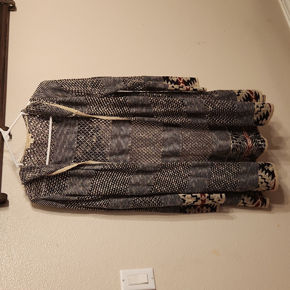 Live and let Live , Size large , black, tan, burgundy red